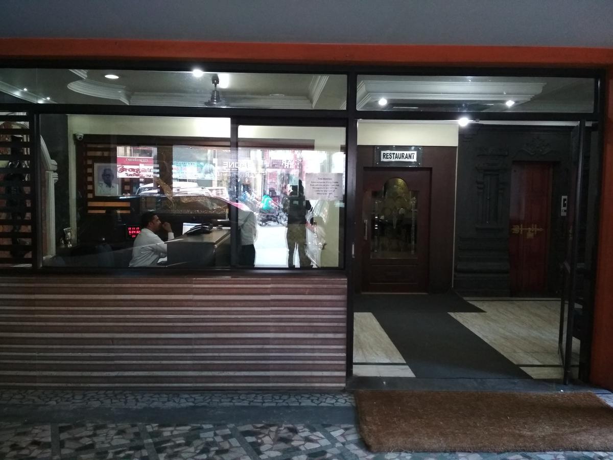 Hotel Rukmini Alwaye Luaran gambar