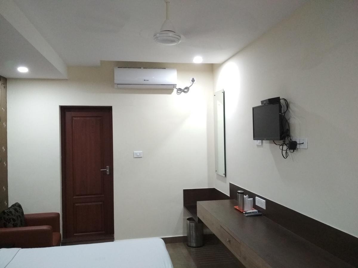 Hotel Rukmini Alwaye Luaran gambar