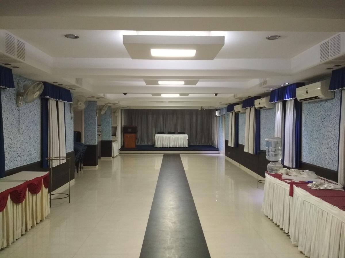 Hotel Rukmini Alwaye Luaran gambar