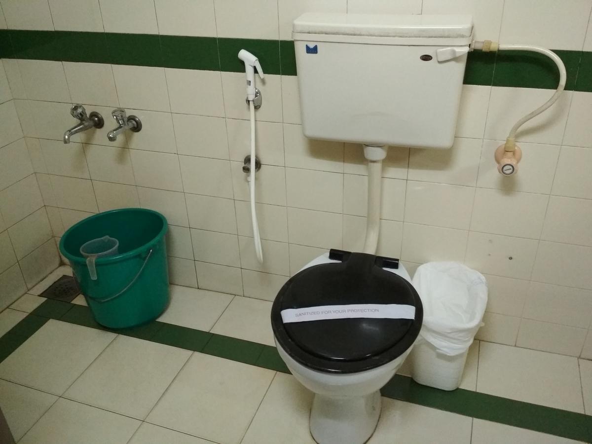 Hotel Rukmini Alwaye Luaran gambar
