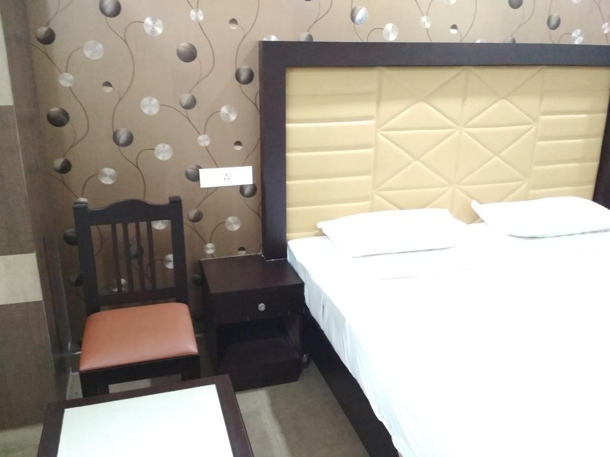 Hotel Rukmini Alwaye Luaran gambar