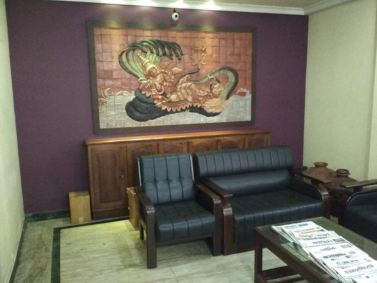 Hotel Rukmini Alwaye Luaran gambar