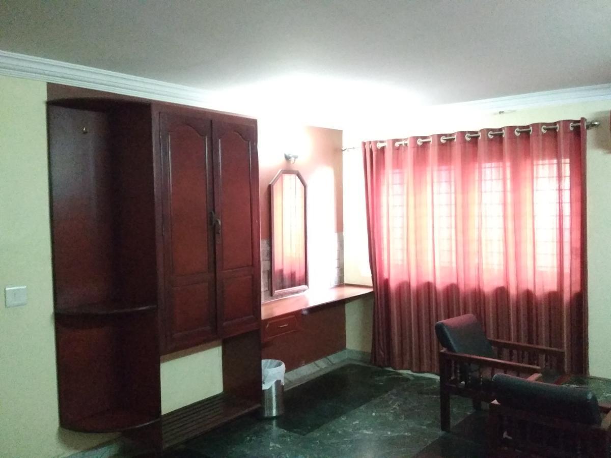 Hotel Rukmini Alwaye Luaran gambar