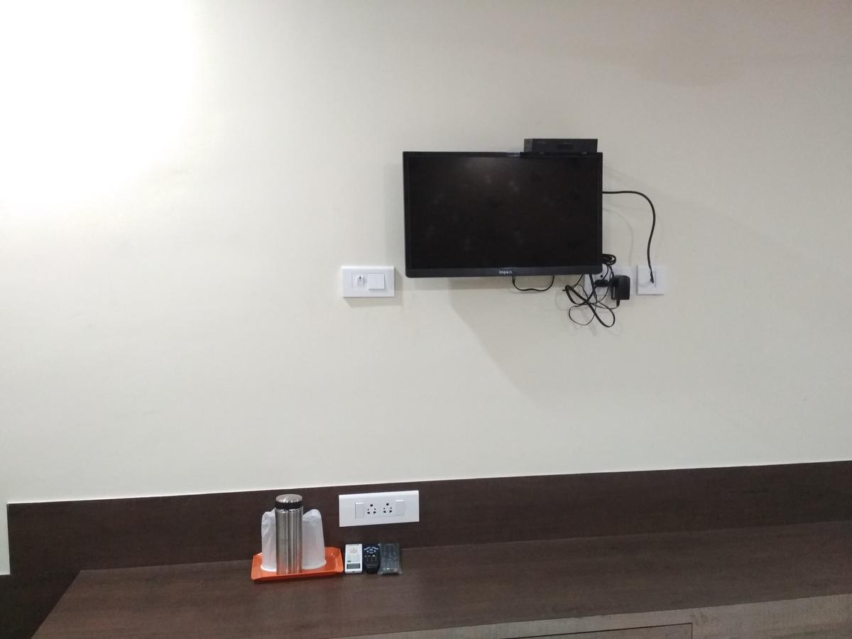 Hotel Rukmini Alwaye Luaran gambar