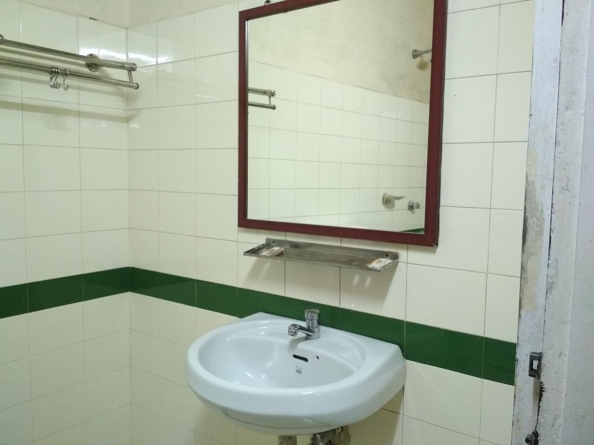 Hotel Rukmini Alwaye Luaran gambar