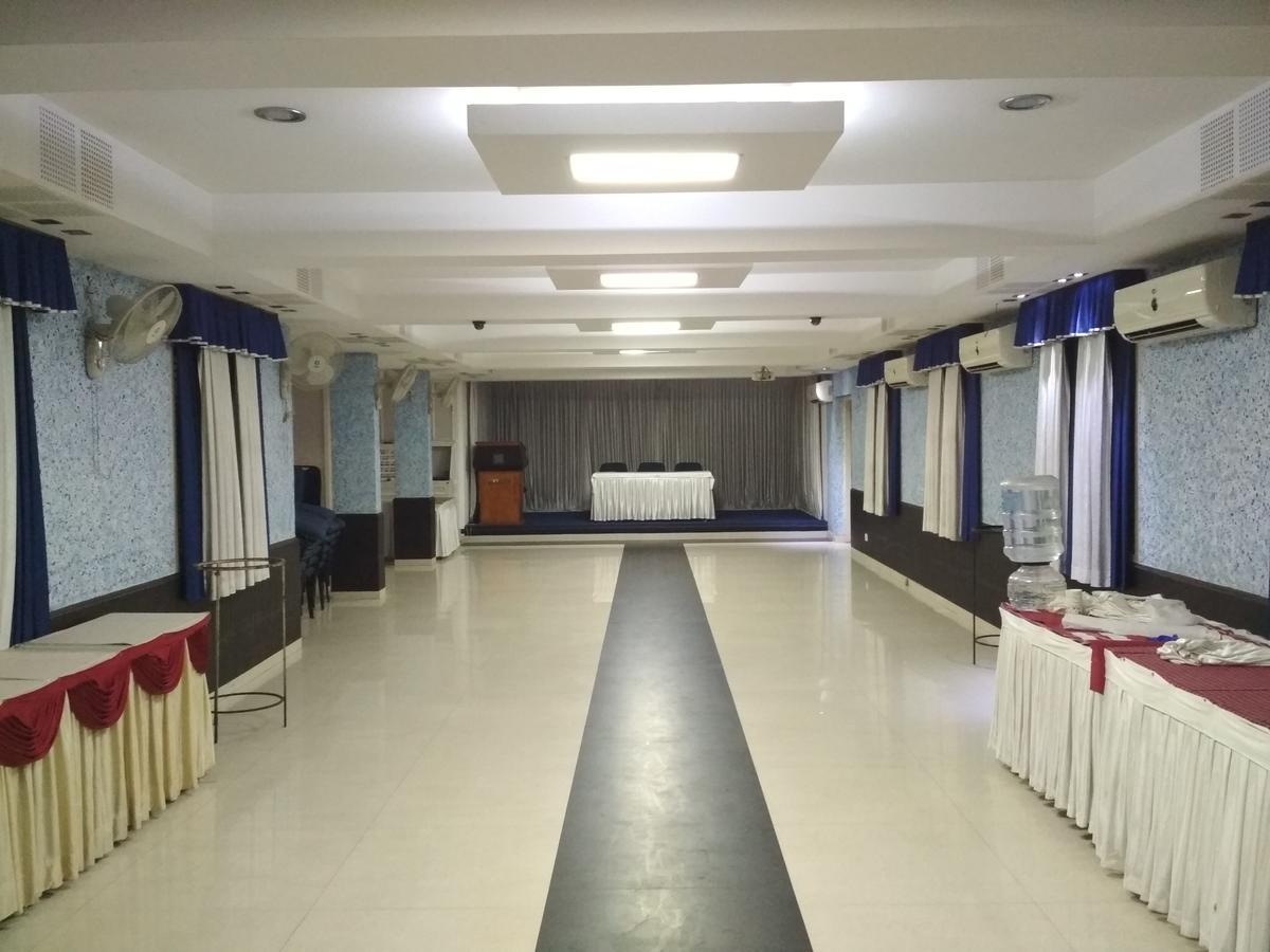 Hotel Rukmini Alwaye Luaran gambar