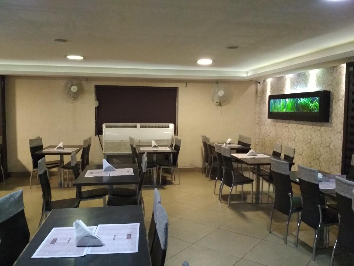 Hotel Rukmini Alwaye Luaran gambar